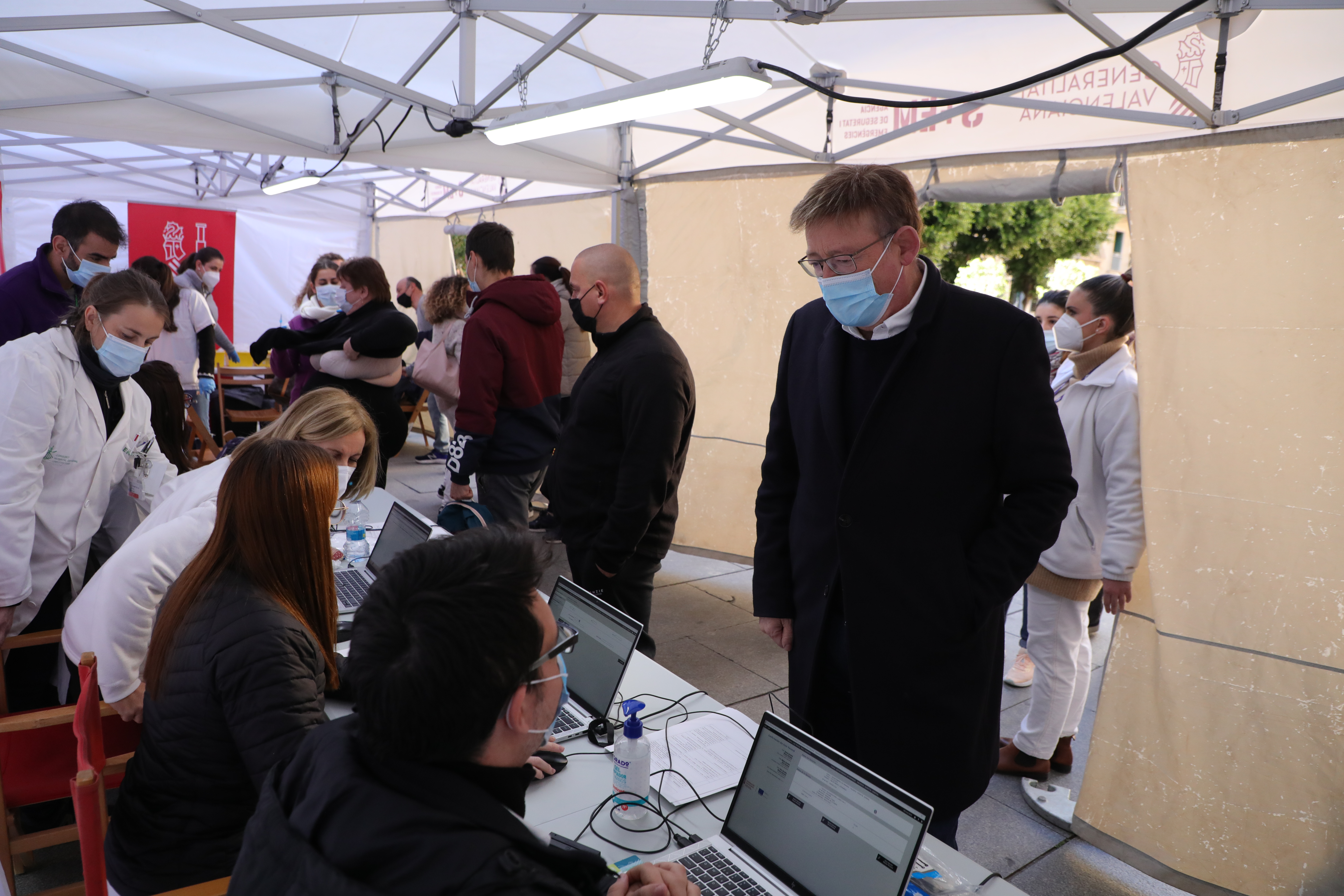 Ximo Puig visita el punt de vacunació instal·lat en el Palau de la Generalitat on s"han vacunat més de 2.000 persones